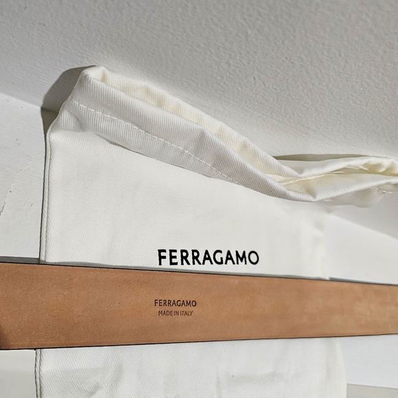 FERRAGAMO GANCIO SUEDE BELT - Picture 2 of 12